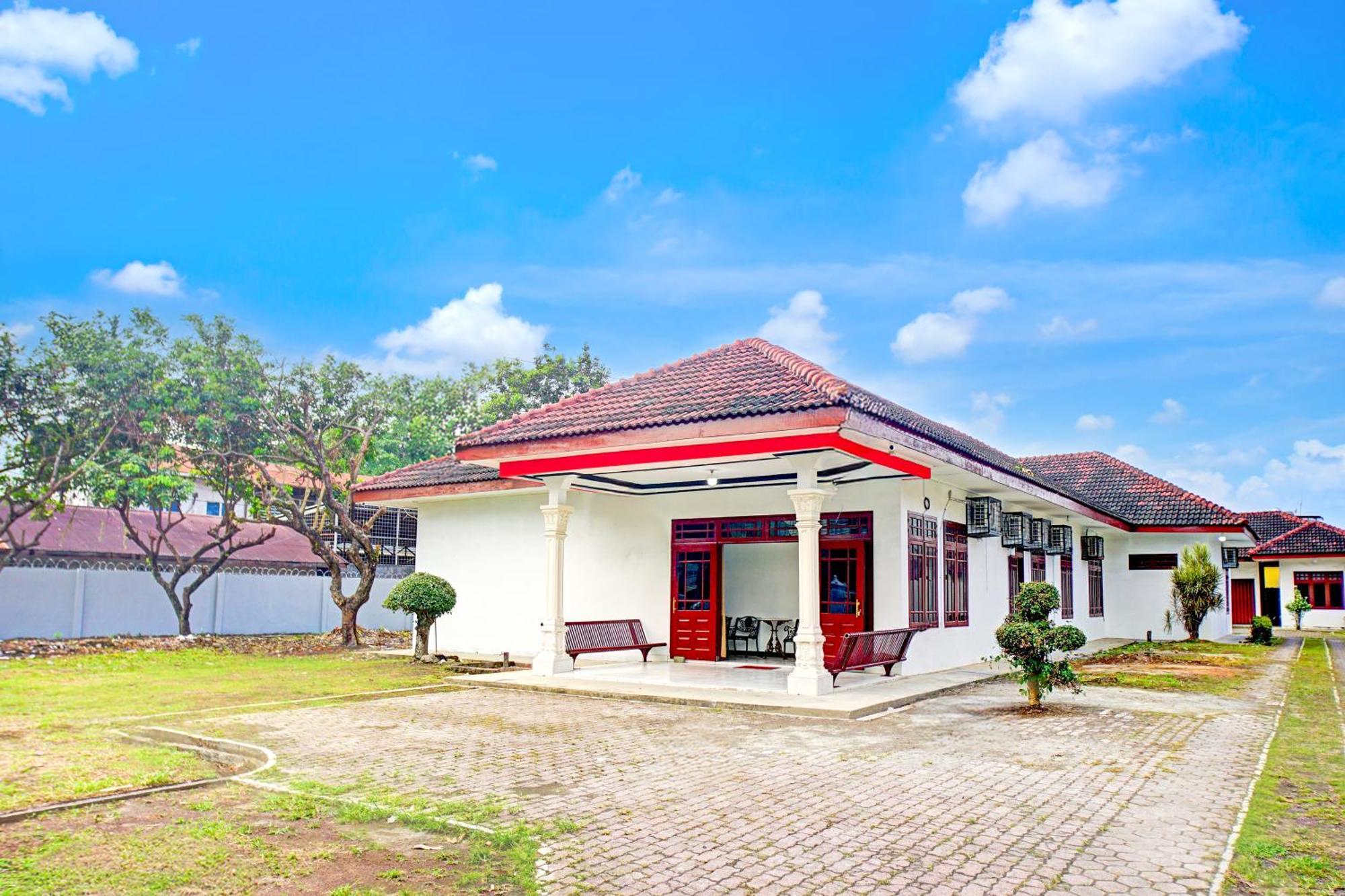 Hotel O Krakatau Near Universitas Muhammadiya Sumatra Utara Umsu Medan Exterior foto