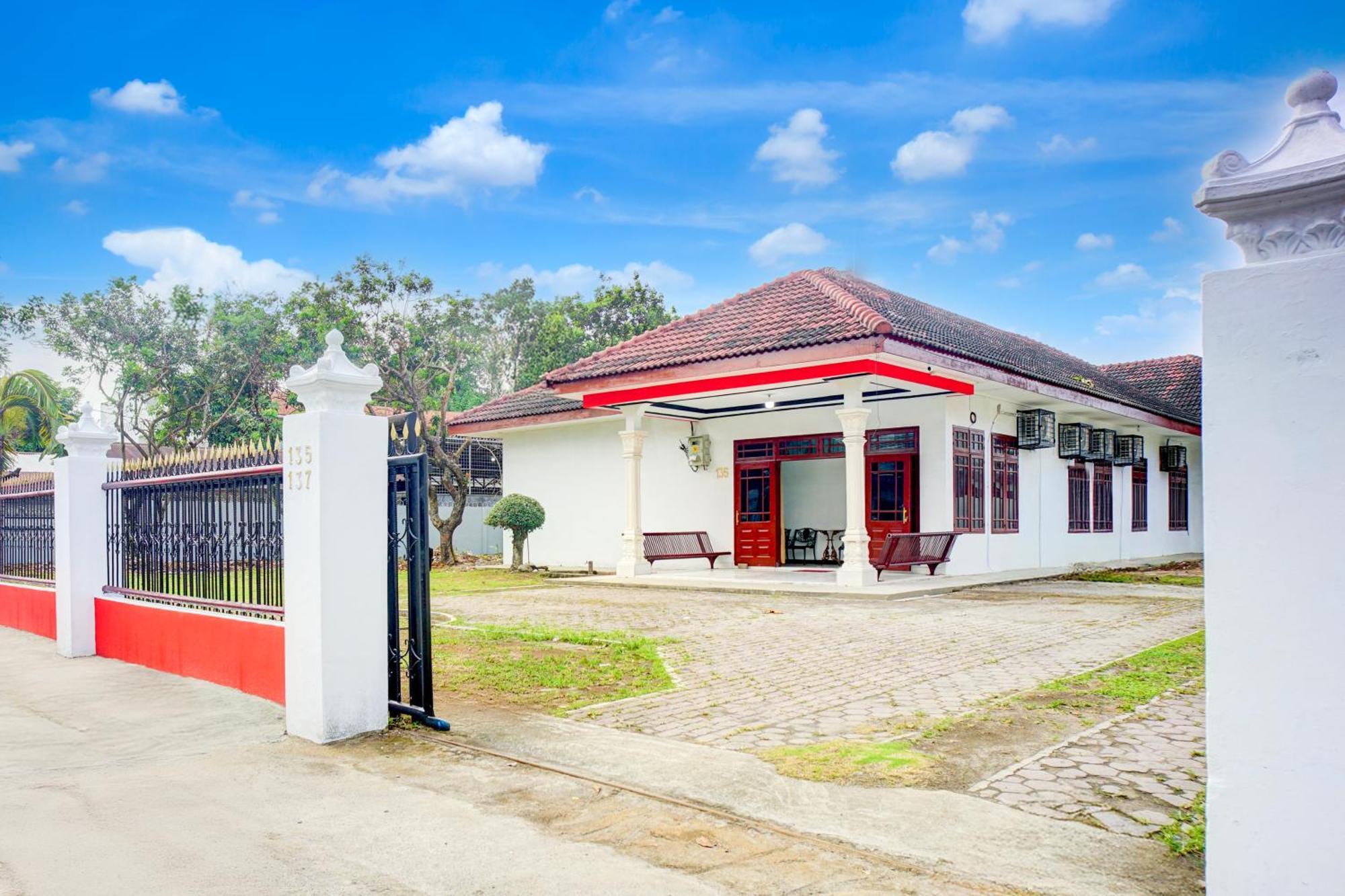 Hotel O Krakatau Near Universitas Muhammadiya Sumatra Utara Umsu Medan Exterior foto
